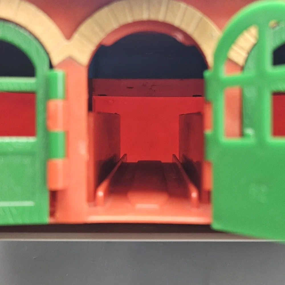 Vintage Thomas And Friends Take Along Roundhouse Station Track Storage